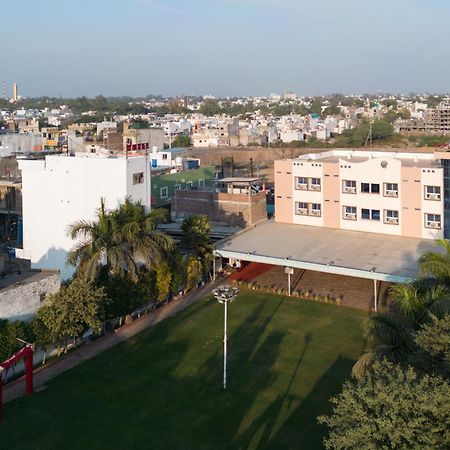 Ruchishree Garden Hotel Ujjain Exterior photo
