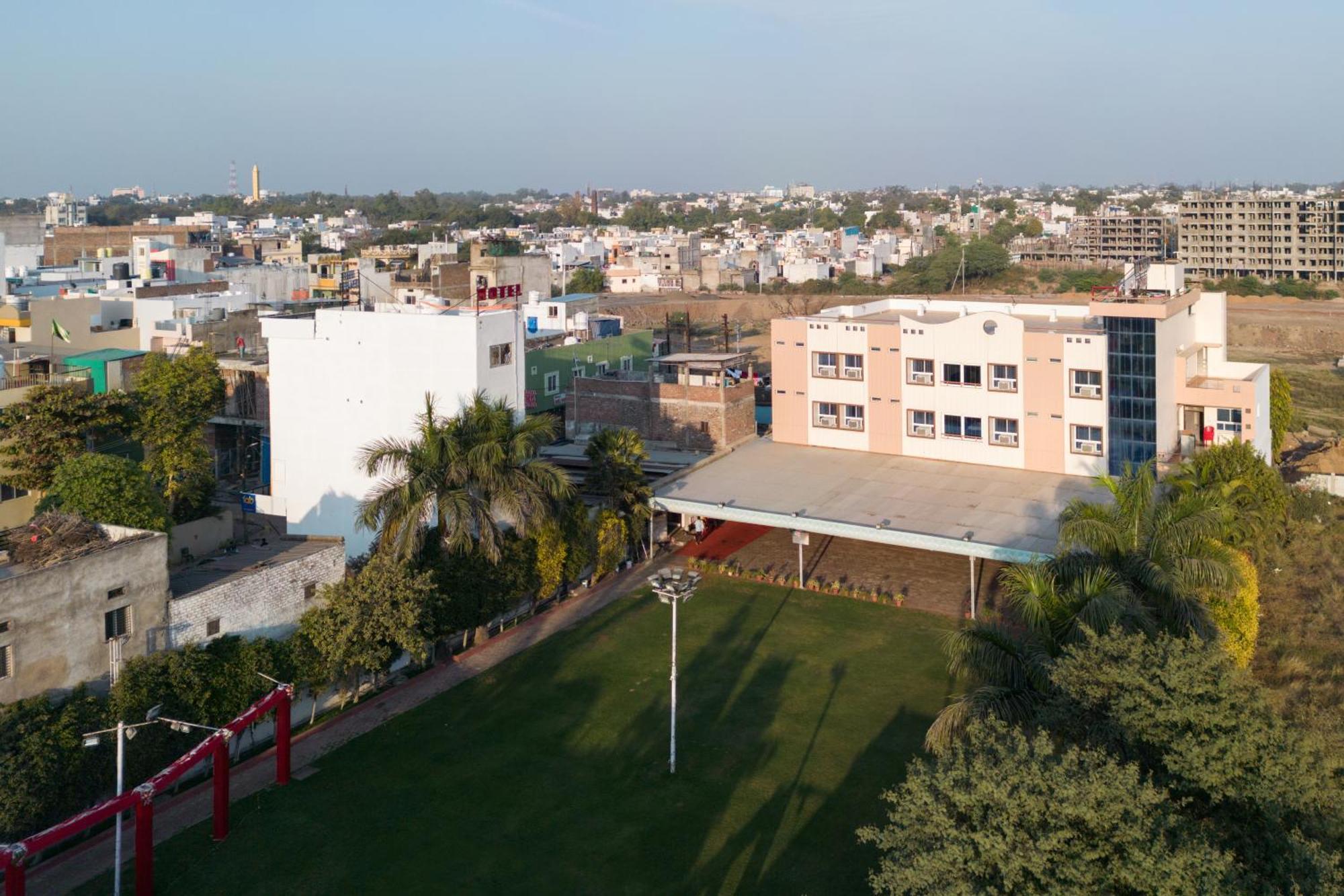 Ruchishree Garden Hotel Ujjain Exterior photo